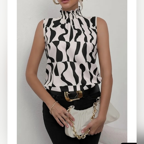 Chic Summer Elegance: Shirred High-Neck Striped Tank Top - Picture 2 of 7